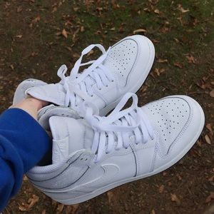 All White Air Force 1’s